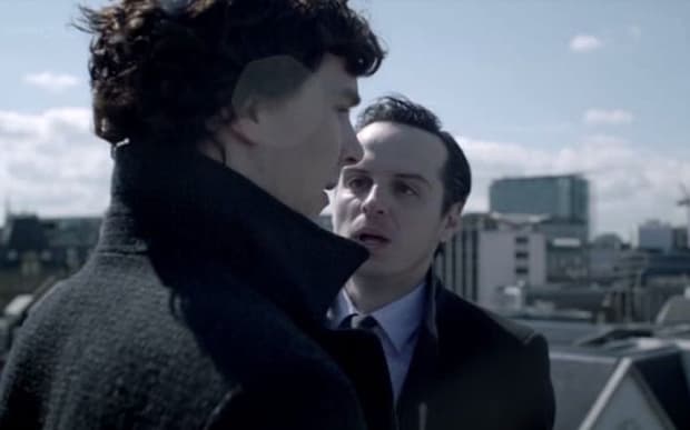 Sherlock Holmes y Jim Moriarty frente a frente en la azotea del St Bartholomew’s Hospital