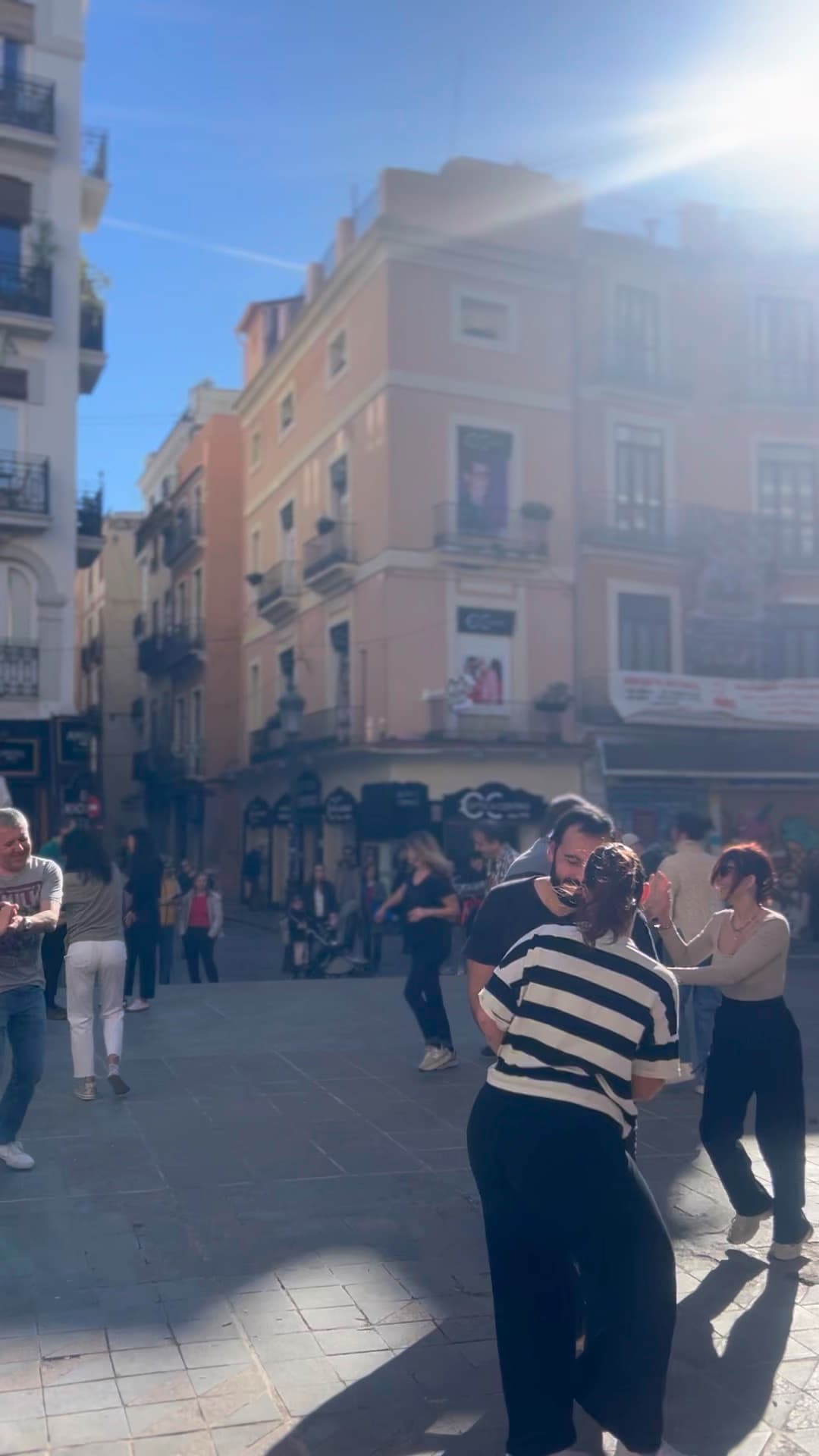 Clandestino de swing en la plaza del Doctor Collado